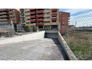 Pàrquing amb traster en venda - Zona Universitària